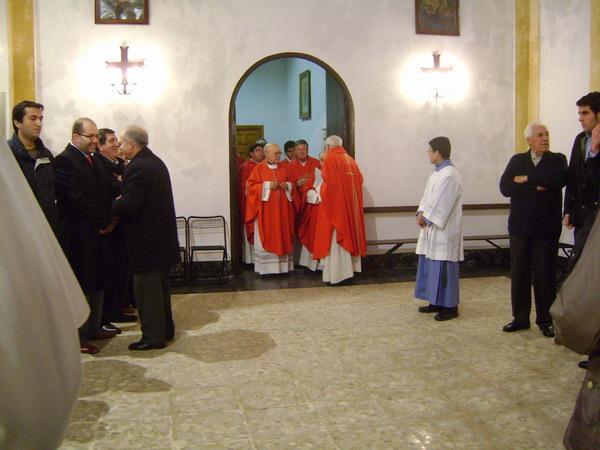 003.JPG - Los sacerdotes del arciprestazgo de Mora saliendo de la sacristía.