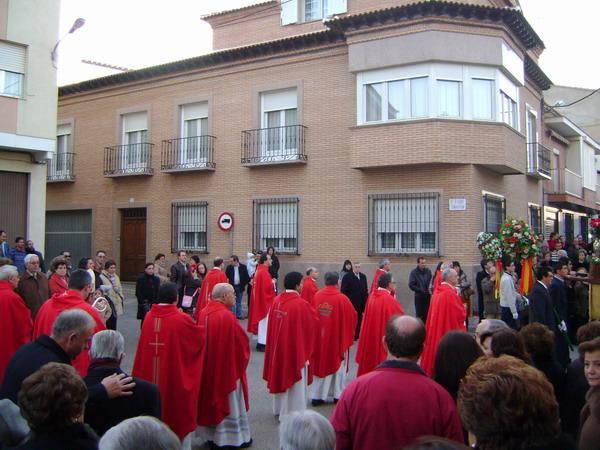 015.JPG - Los sacerdotes del arciprestazgo de Mora y algunos otros vinculados a la localidad no quisieron perderse la celebración.