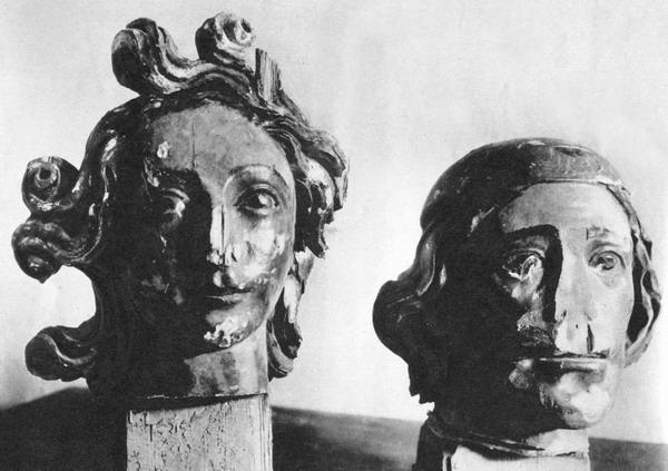 008.jpg - Dos cabezas, en madera policromada del siglo XVI, de la iglesia de Ronda (Málaga).