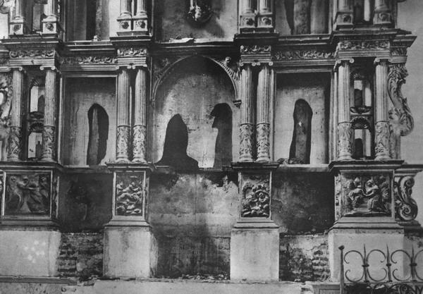 051.jpg - Iglesia de Santa María de Vélez-Málaga. Las imágnes y los altares desaparecieron.